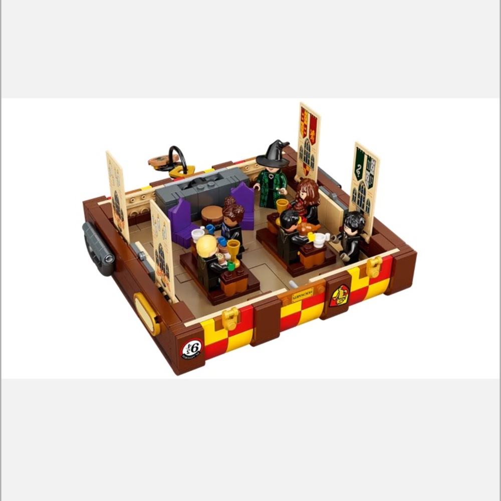 Lego Harry Potter Wizarding World Hogwarts Magical Trunk Set 76399 - Picture 4 of 16